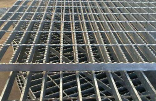 鋼網(wǎng)架的馬道如何設(shè)計(jì)安裝